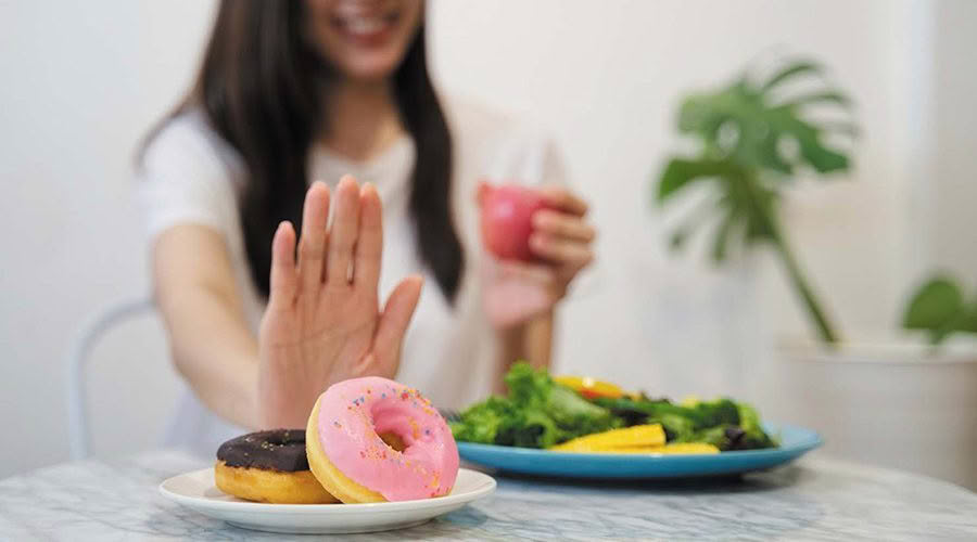 women saying no to doughnuts